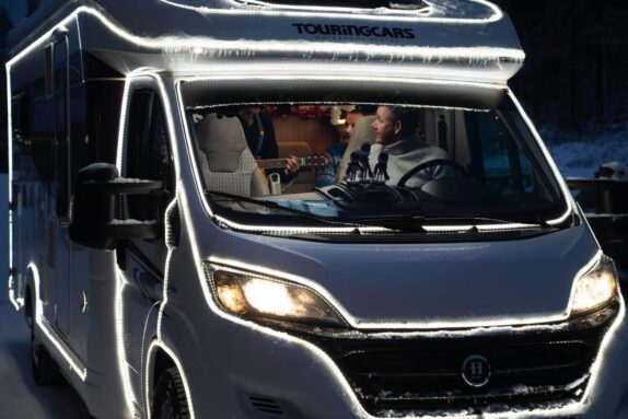 Suomen ja automatkailun markkinointia Touring Carsin kyydissä